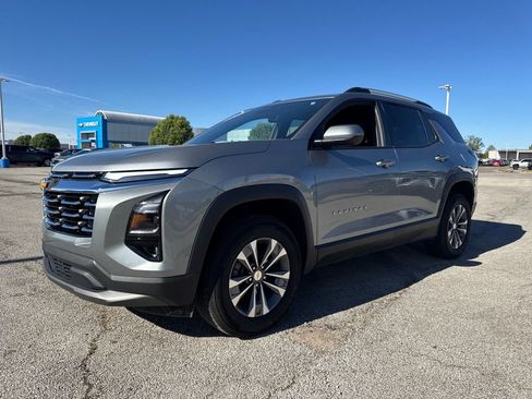 Used 2025 Chevrolet Equinox LT w/ Convenience Package II image 2