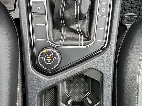 Certified 2023 Volkswagen Taos SEL AWD/4WD image 9