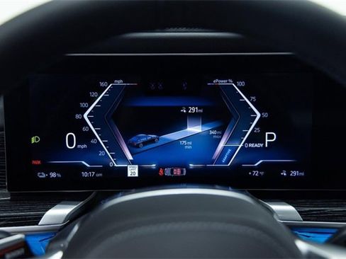 Used 2025 BMW i7 xDrive60 w/ Executive Package image 2