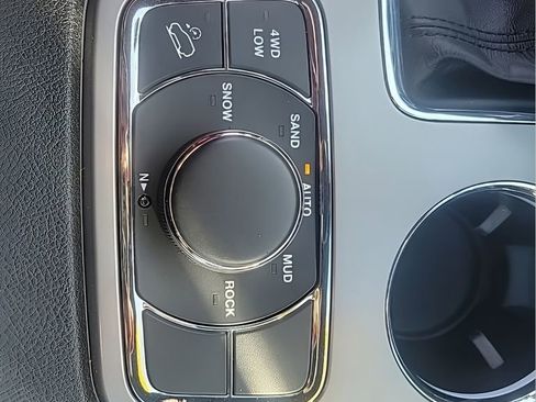 Used 2022 Jeep Grand Cherokee Limited image 21