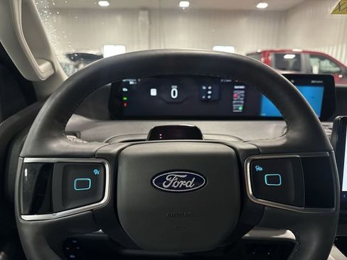 Used 2025 Ford Expedition Active AWD/4WD image 19