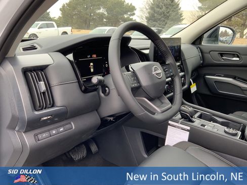 New 2026 Nissan Pathfinder SL image 6