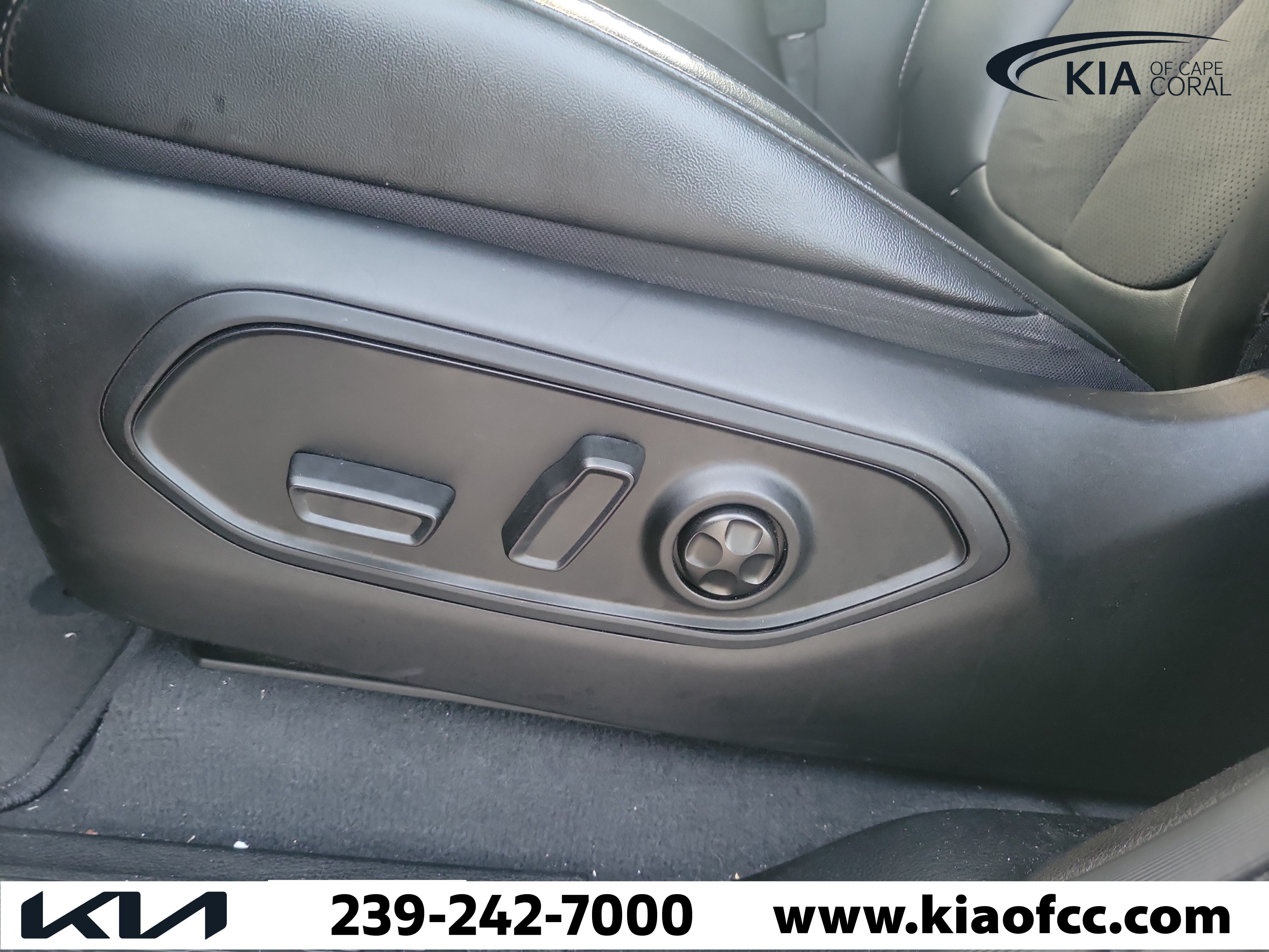 Used 2023 Jeep Grand Cherokee L Laredo AWD/4WD image 24