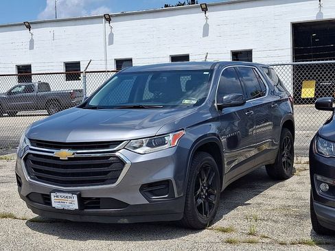 Used 2021 Chevrolet Traverse LS FWD image 4