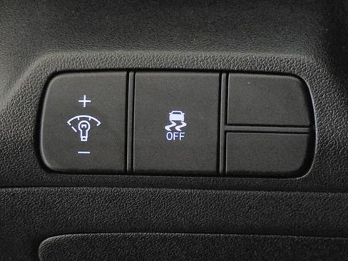 Certified 2025 Hyundai Elantra Sport image 33