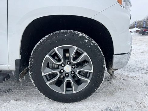 Used 2024 Chevrolet Silverado 1500 LT image 9