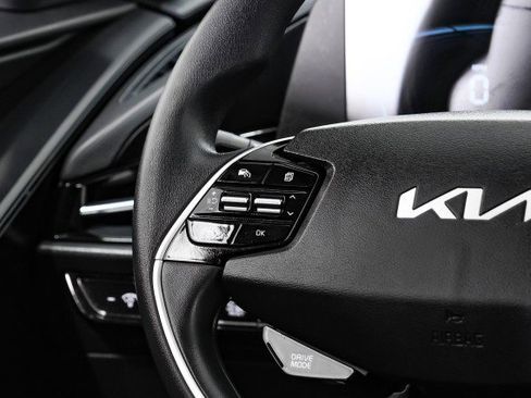 Used 2024 Kia Niro LX image 14