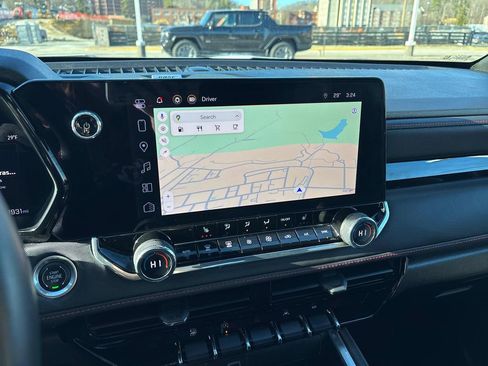 Used 2024 Chevrolet Colorado Z71 w/ Z71 Convenience Package 2 image 17