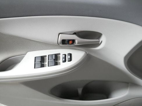 Used 2010 Toyota Corolla LE image 19