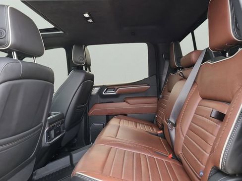 Used 2025 GMC Sierra 1500 Denali Ultimate AWD/4WD image 6