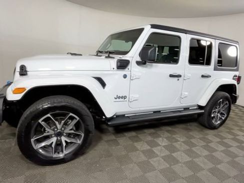 Used 2024 Jeep Wrangler Unlimited AWD/4WD image 9