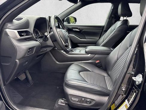 Certified 2024 Toyota Highlander XSE FWD image 10
