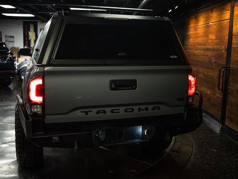 Used 2019 Toyota Tacoma TRD Off-Road AWD/4WD image 6