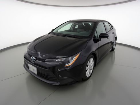 Used 2025 Toyota Corolla LE image 3