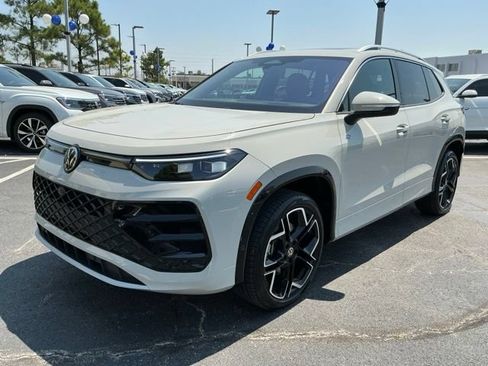 Certified 2026 Volkswagen Tiguan SEL R-Line AWD/4WD image 7