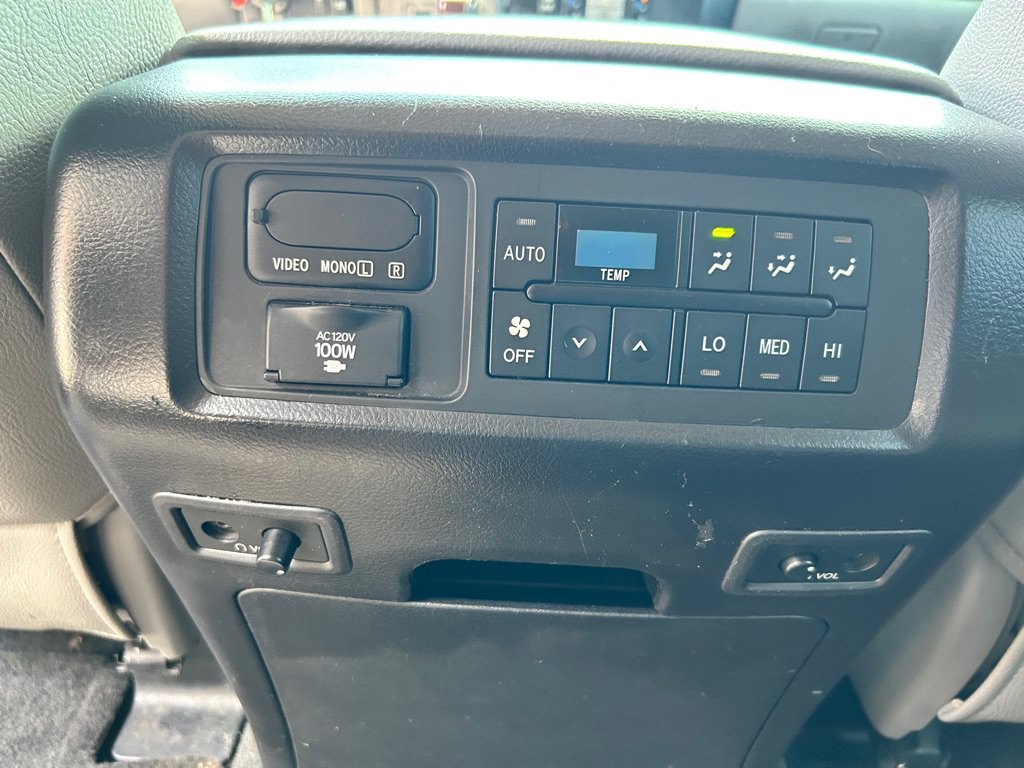 Used 2015 Toyota Sequoia Platinum RWD image 15