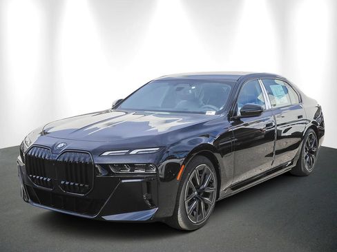 Used 2026 BMW 750e xDrive AWD/4WD image 3