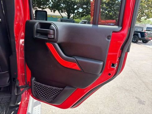 Used 2018 Jeep Wrangler Unlimited Sahara w/ Max Tow Package AWD/4WD image 12