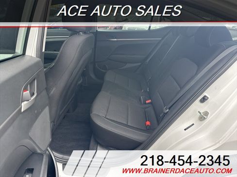 Used 2018 Hyundai Elantra SE image 9