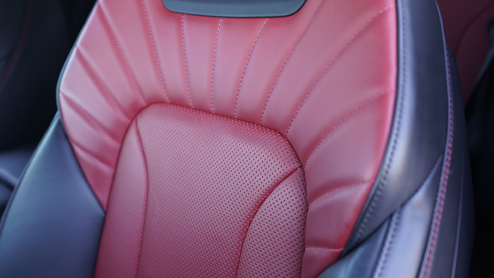 Certified 2024 Bentley Continental GT AWD/4WD image 32