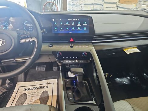 New 2026 Hyundai Elantra Limited FWD image 21