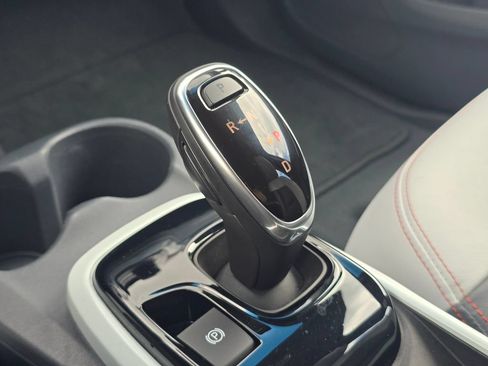 Used 2021 Chevrolet Bolt Premier w/ Infotainment Package FWD image 28