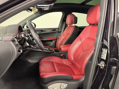 Used 2025 Porsche Macan image 5
