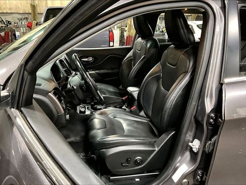 Used 2020 Jeep Cherokee Limited image 7