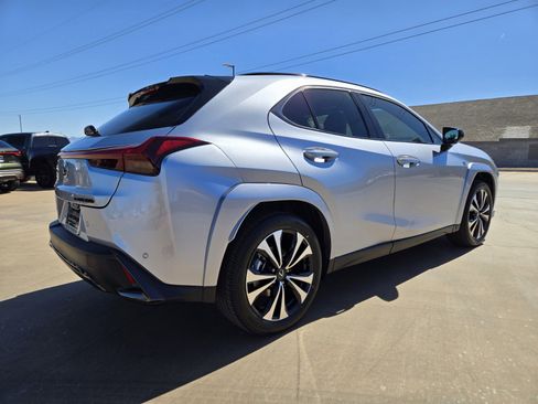 New 2026 Lexus UX 300h AWD image 3