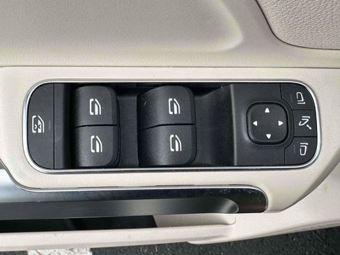 Used 2025 Mercedes-Benz GLB 250 4MATIC image 13