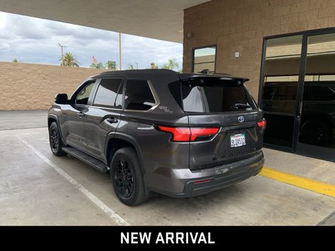 Used 2024 Toyota Sequoia SR5 w/ SR5 Premium Package AWD/4WD image 6
