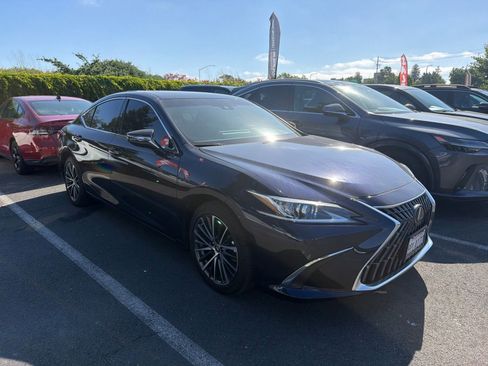 Used 2025 Lexus ES 300h w/ Premium Package FWD image 2