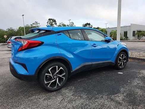 Used 2019 Toyota C-HR XLE FWD image 5