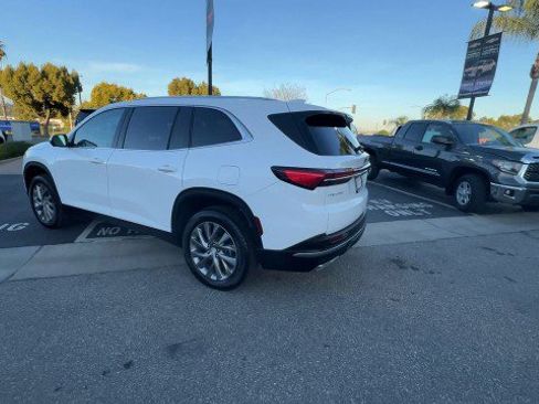 Used 2025 Buick Enclave Preferred image 6