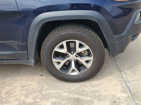 Used 2015 Jeep Cherokee Trailhawk w/ Comfort/Convenience Group AWD/4WD image 4