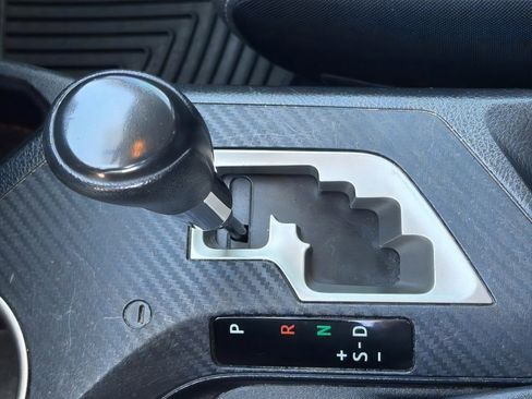 Used 2013 Toyota RAV4 XLE image 26