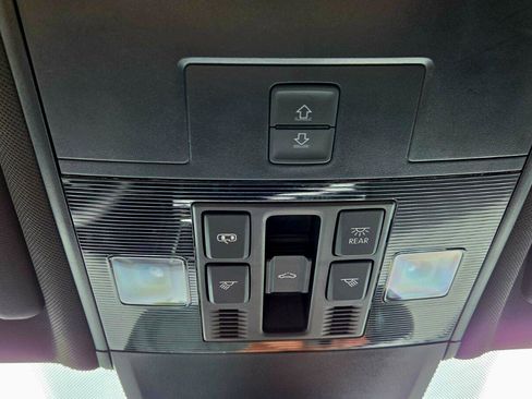 Certified 2023 Volkswagen Tiguan SE R-Line FWD image 42