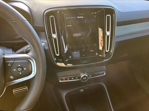 Used 2022 Volvo XC40 P8 Recharge Plus image 8