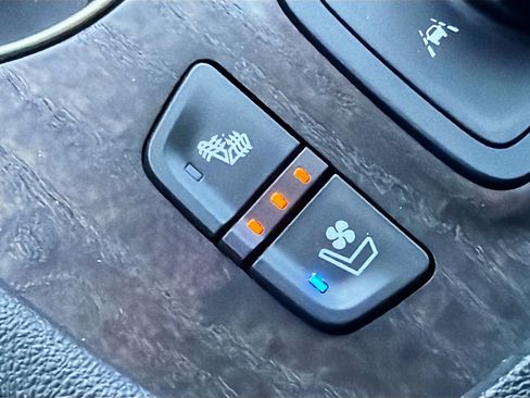 Used 2023 GMC Acadia Denali w/ Denali Technology Package FWD image 21