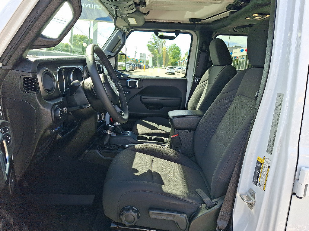 Used 2023 Jeep Wrangler Unlimited w/ Convenience Group AWD/4WD image 14