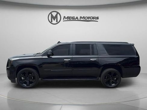 Used 2018 Cadillac Escalade ESV Luxury RWD image 3