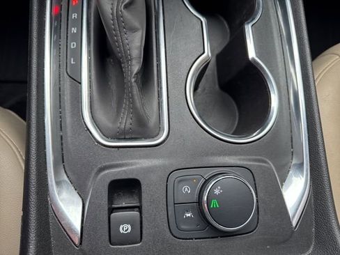 Used 2022 Chevrolet Traverse LT FWD image 27