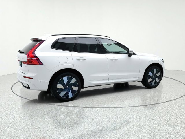 Used 2024 Volvo XC60 T8 Plus w/ Climate Package AWD/4WD image 6