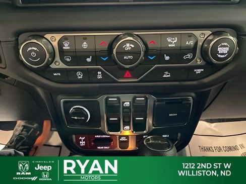 New 2026 Jeep Gladiator Mojave w/ Technology Group AWD/4WD image 25