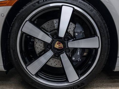 Used 2025 Porsche 911 Carrera image 18