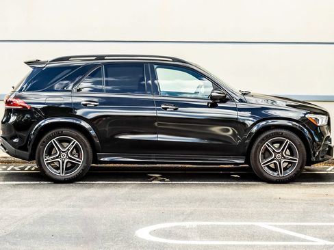 Used 2020 Mercedes-Benz GLE 350 4MATIC w/ AMG Line Exterior image 9