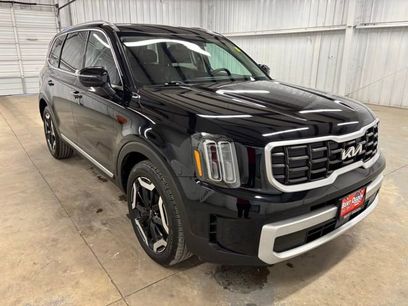 Used 2024 Kia Telluride S w/ S Sunroof Package