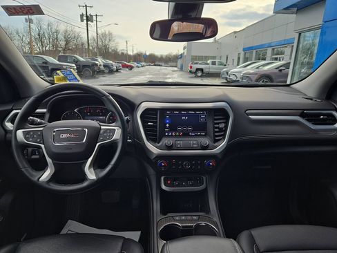 Certified 2023 GMC Acadia SLT w/ Preferred Package AWD/4WD image 3