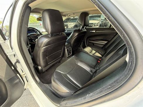 Used 2019 Chrysler 300 Limited AWD/4WD image 21