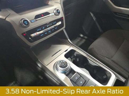 Used 2024 Ford Explorer XLT AWD/4WD image 30